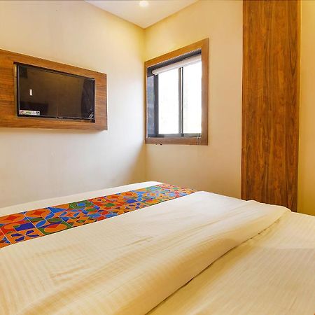 Fabhotel Peninsula - Nr Csmt Station Мумбаї Екстер'єр фото